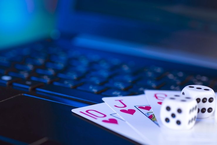 Pengguna mobile membaca dukungan akun